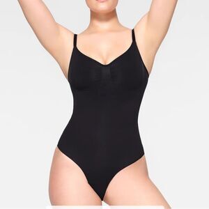 SKIMS SEAMLESS SCULPT BRIEF BODYSUIT BLACK NWT‎ IN BOX